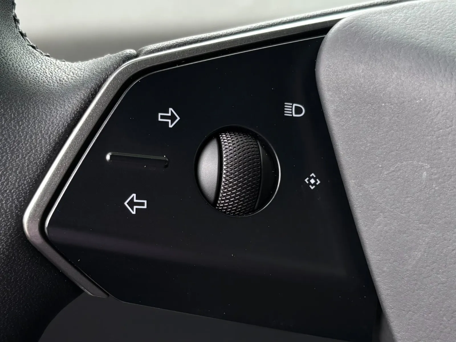 2024 Tesla Cybertruck — photograph 21