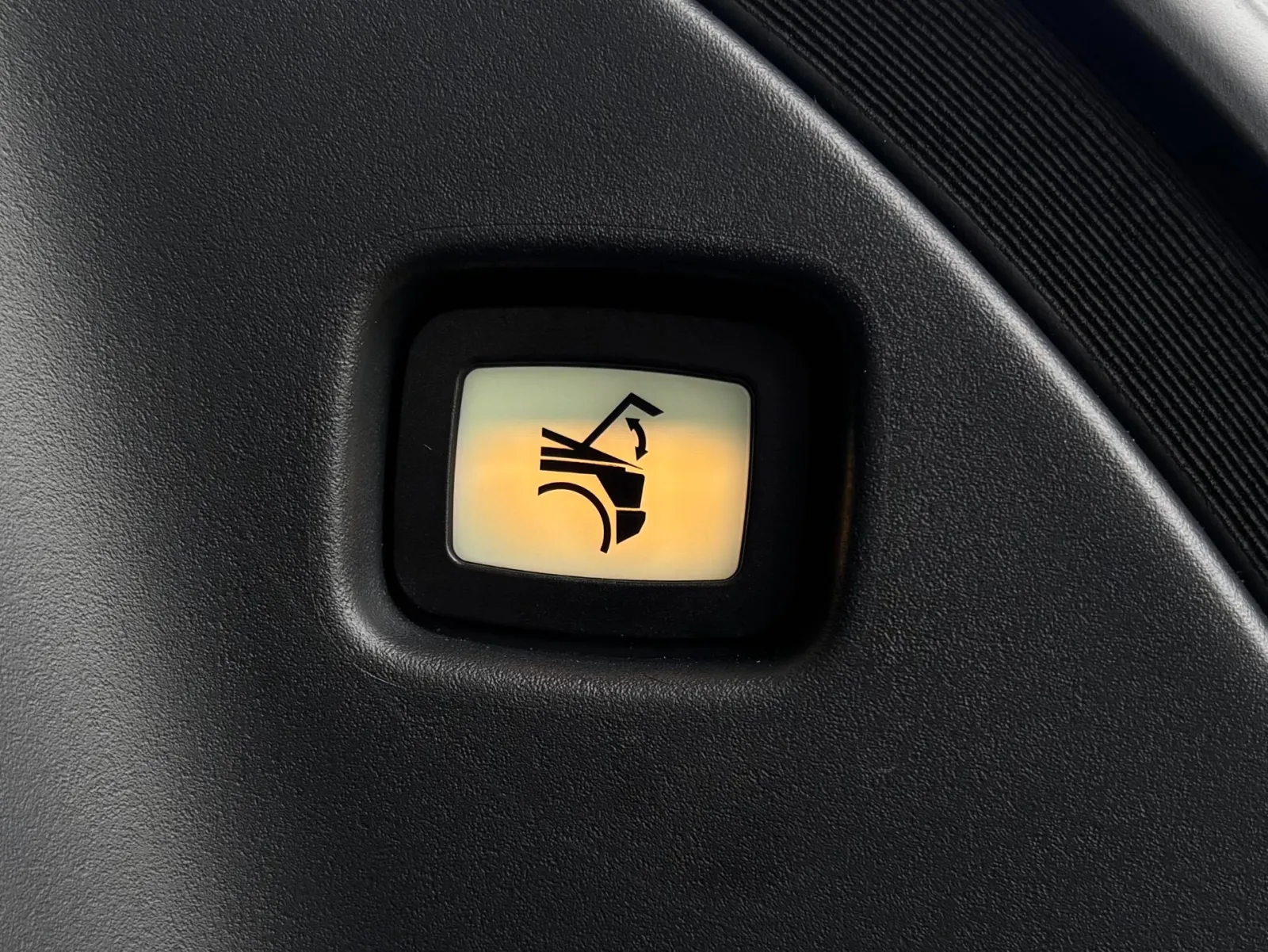 2024 Tesla Cybertruck — photograph 24