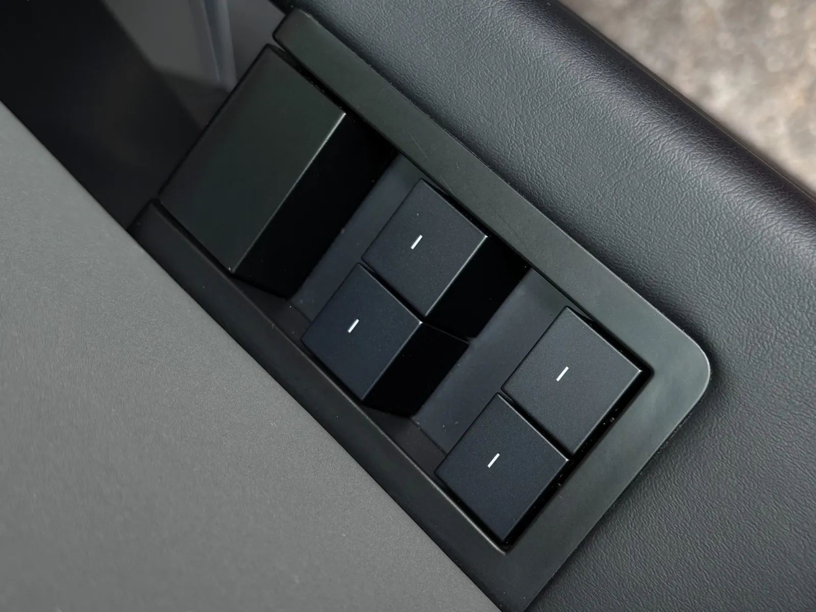 2024 Tesla Cybertruck — photograph 29