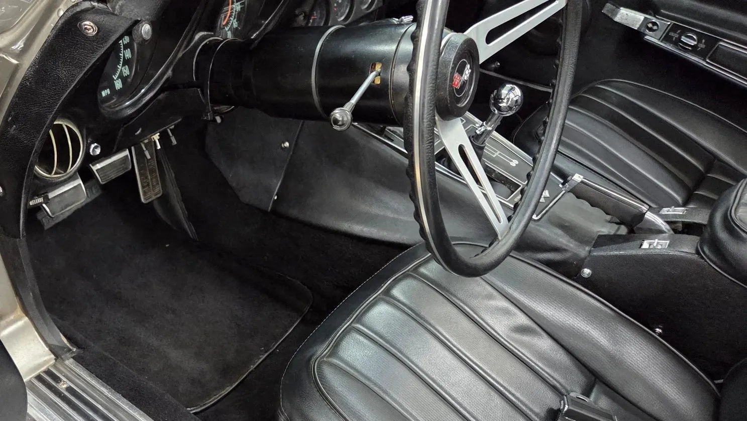 1969 Chevrolet Corvette — photograph 10
