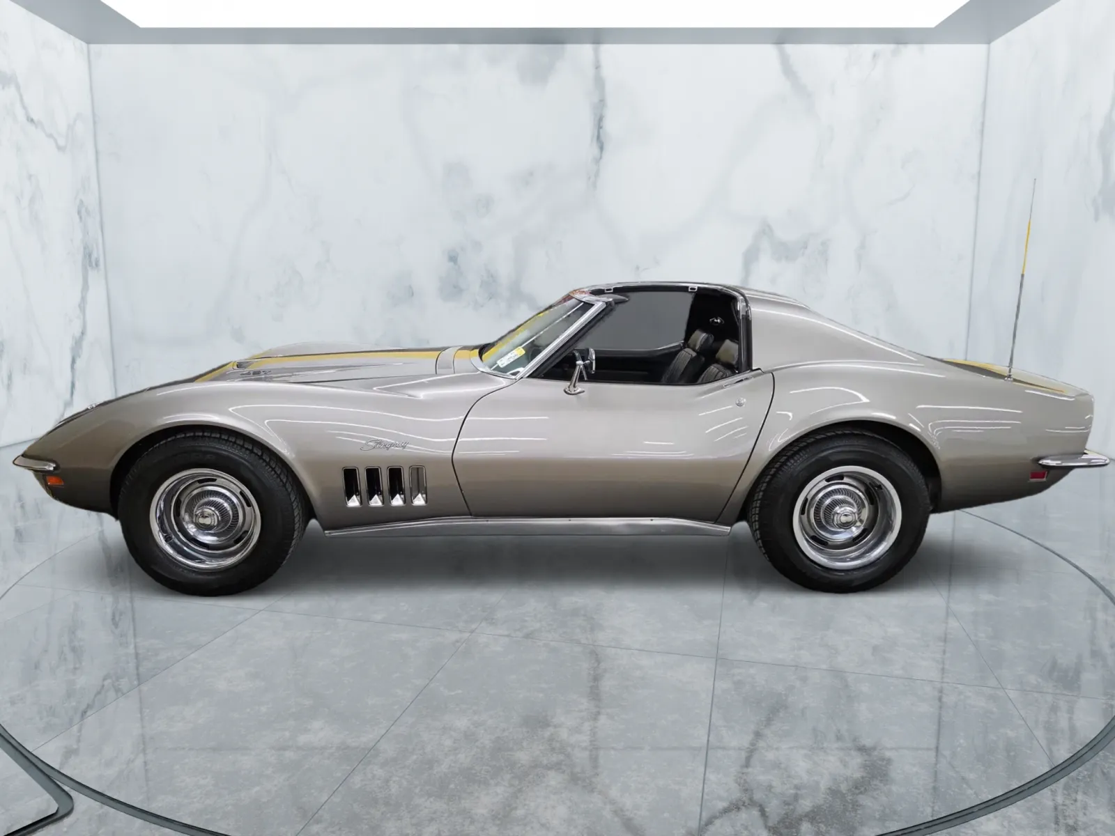 1969 Chevrolet Corvette — photograph 2