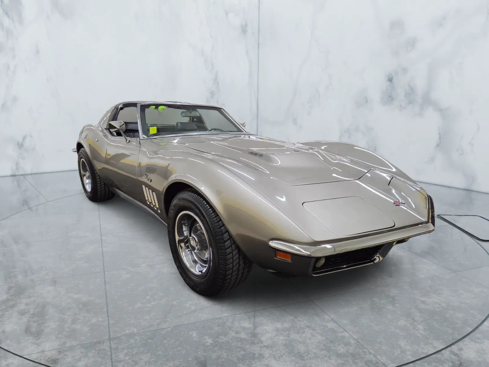 1969 Chevrolet Corvette — photograph 6