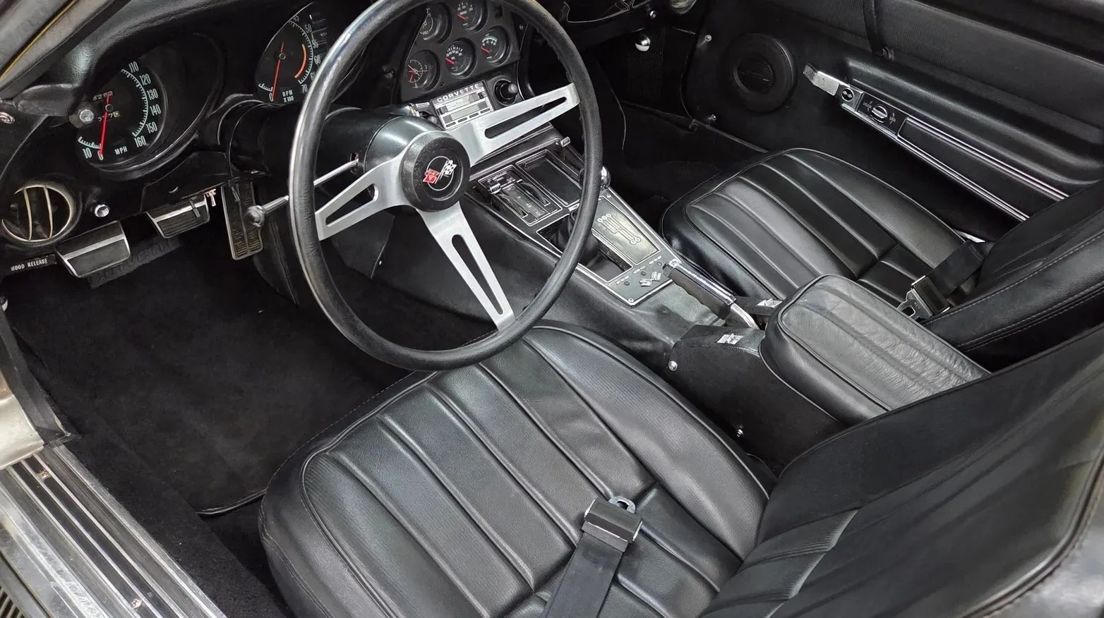 1969 Chevrolet Corvette — photograph 9