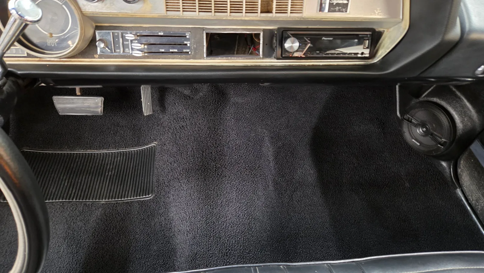 1967 Oldsmobile Cutlass — photograph 8