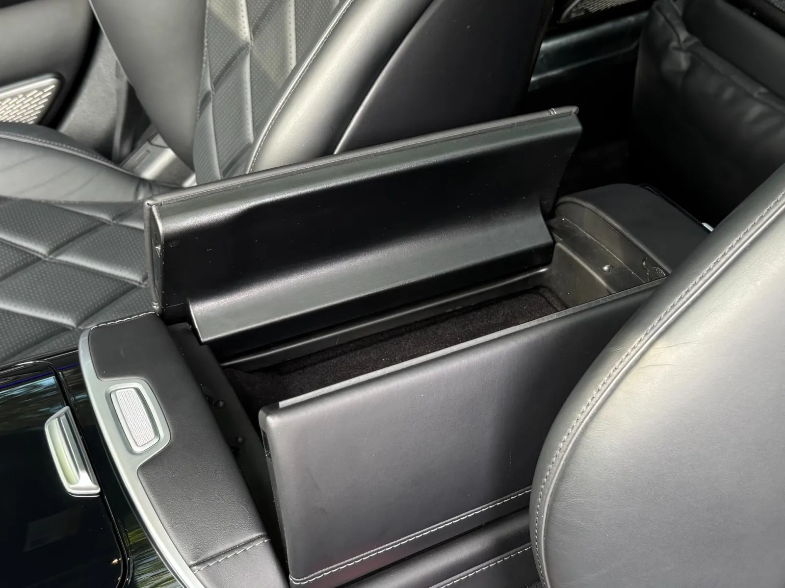 2024 Mercedes-Benz S 580 Maybach — photograph 11