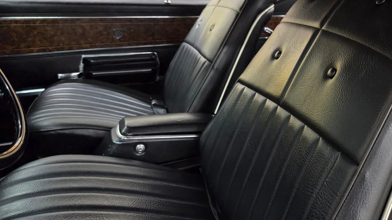 1970 Oldsmobile Cutlass — photograph 12