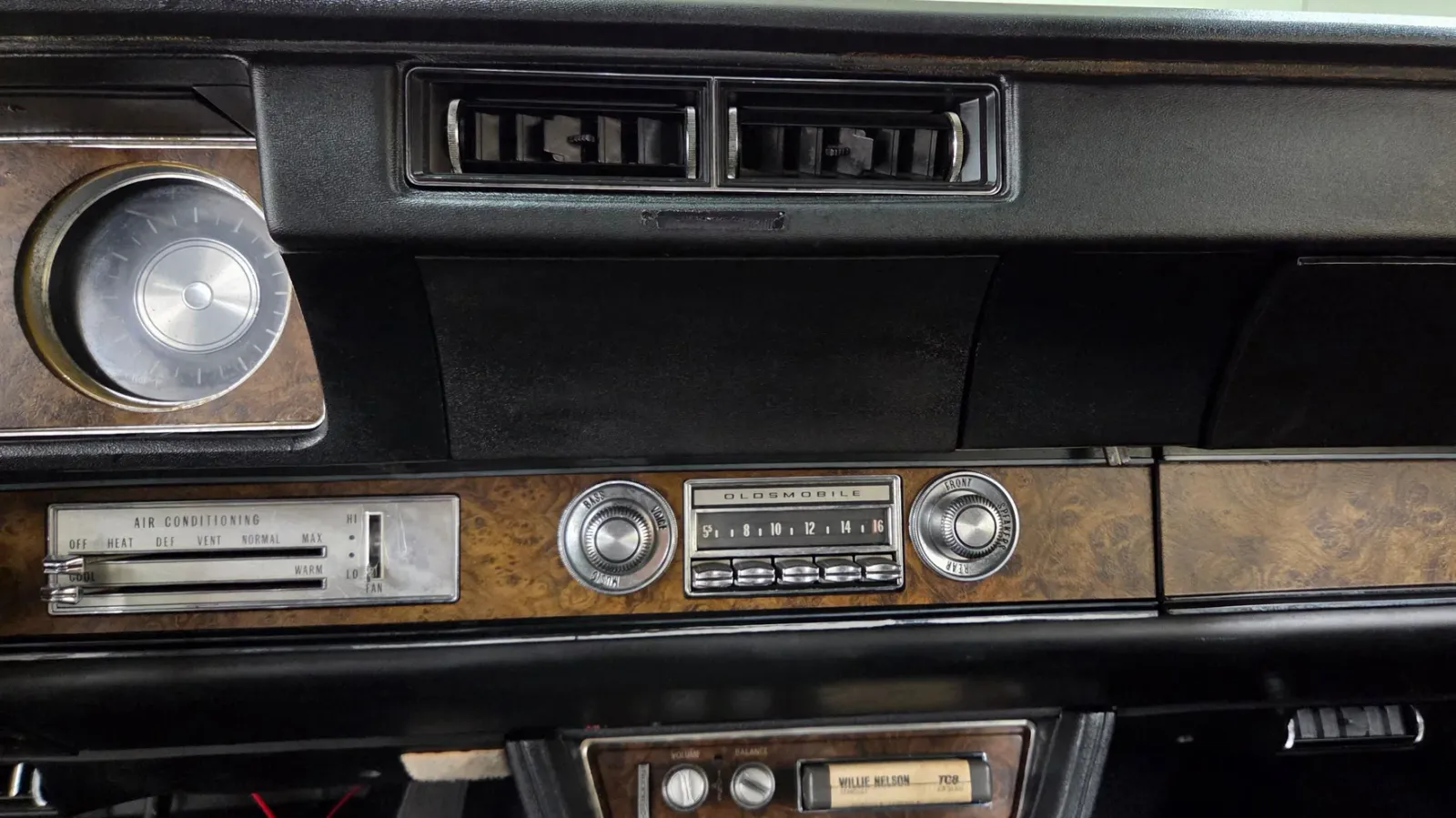 1970 Oldsmobile Cutlass — photograph 17