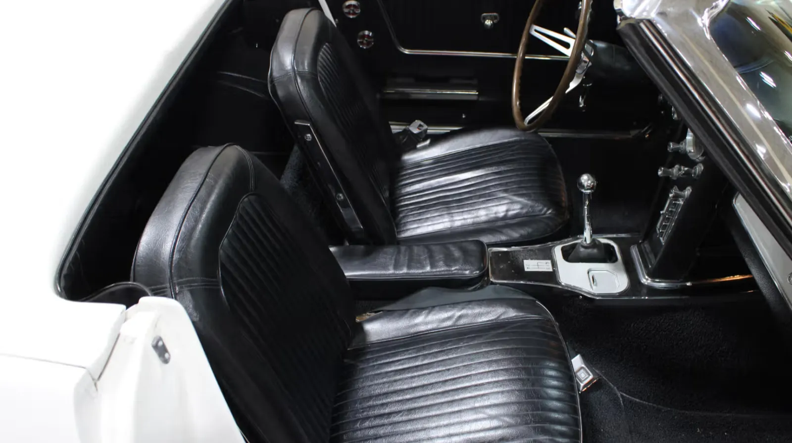 1964 Chevrolet Corvette — photograph 10