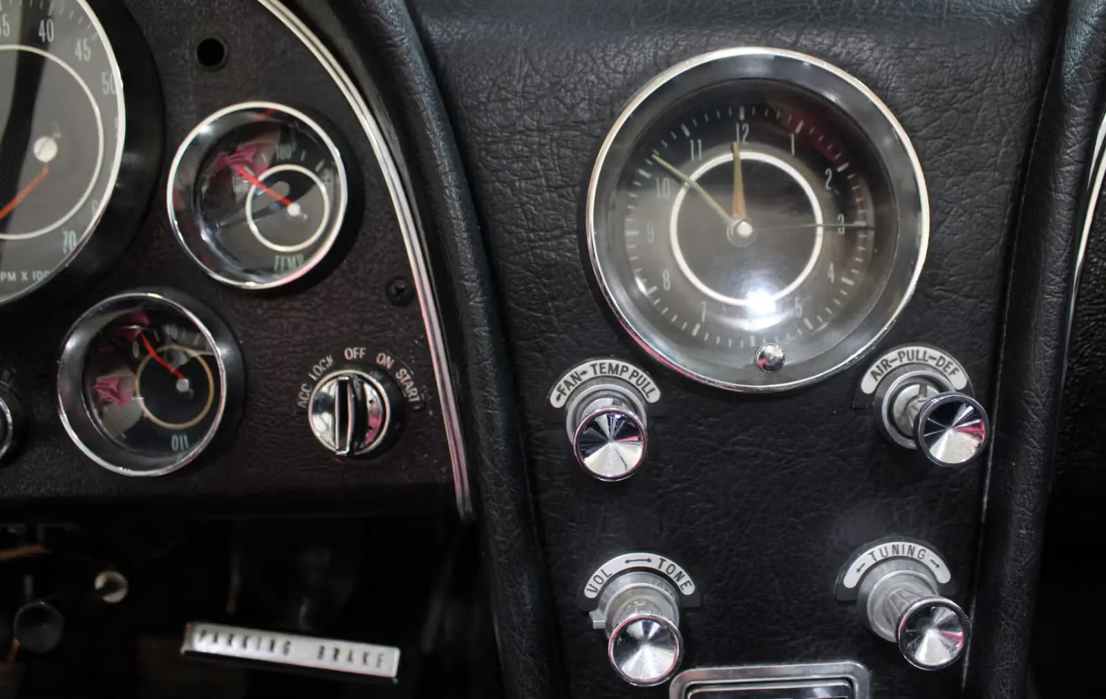 1964 Chevrolet Corvette — photograph 28