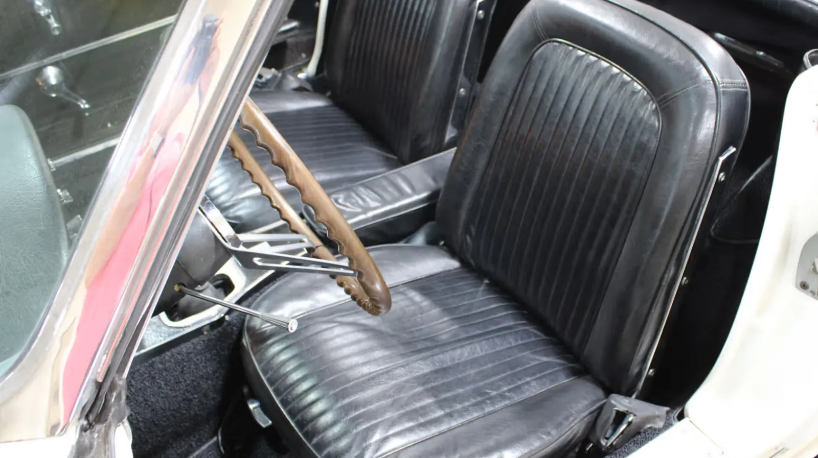 1964 Chevrolet Corvette — photograph 32