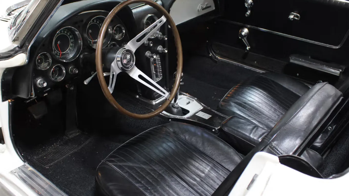 1964 Chevrolet Corvette — photograph 9