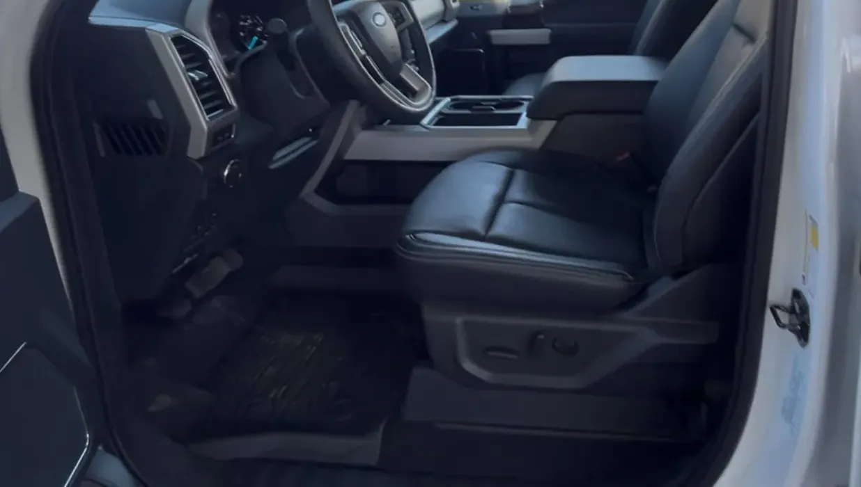 2022 Ford F-250 Super Duty Lariat — photograph 10