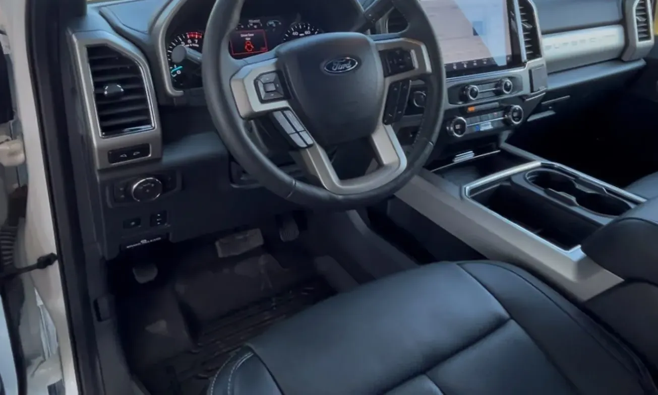 2022 Ford F-250 Super Duty Lariat — photograph 12