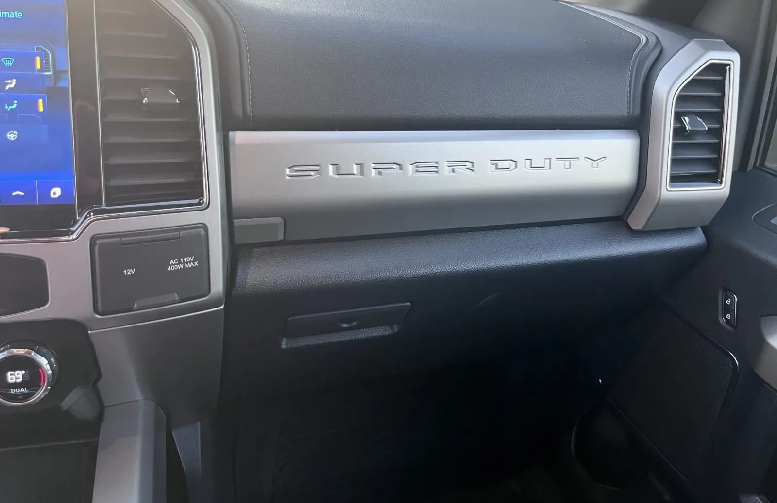 2022 Ford F-250 Super Duty Lariat — photograph 13