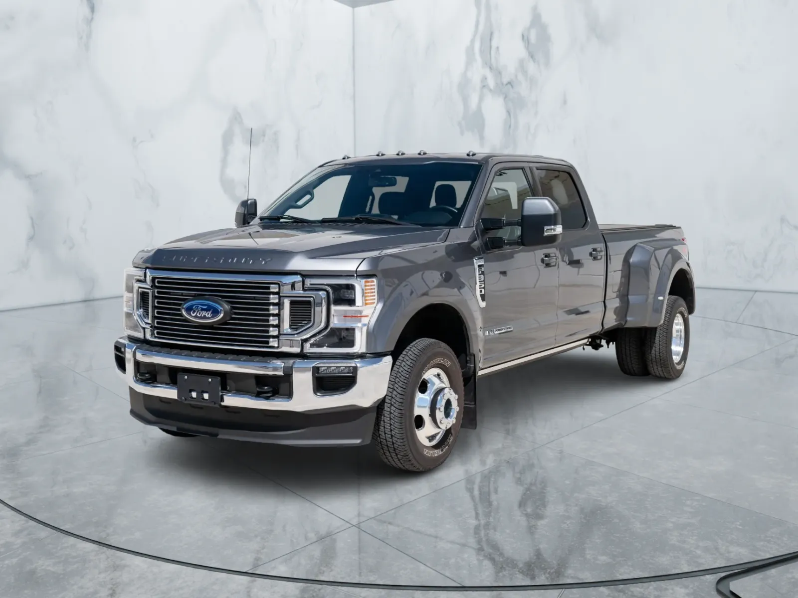2022 Ford F-350 Super Duty Lariat Dually