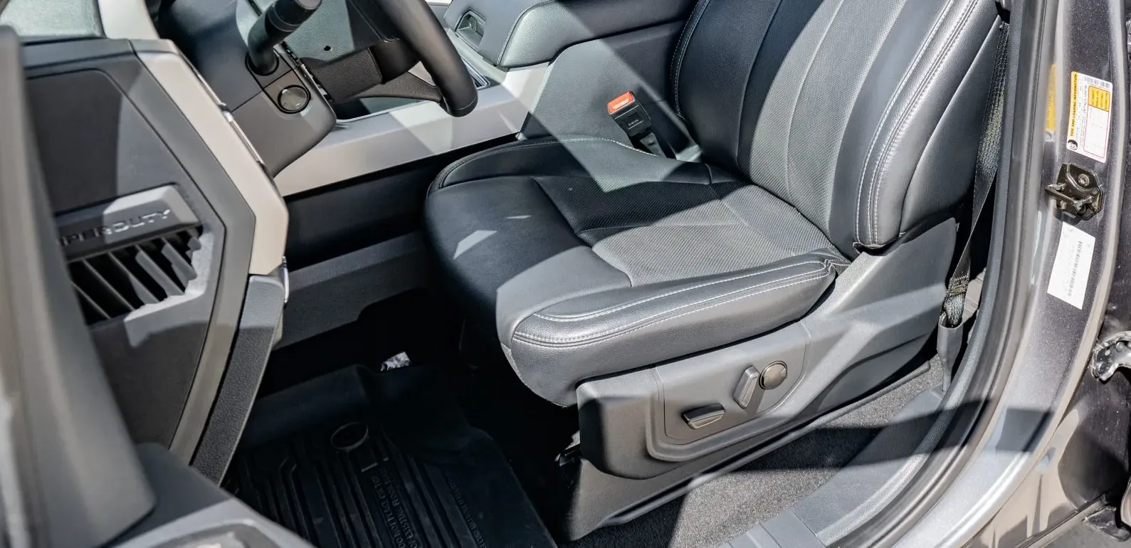 2022 Ford F-350 Super Duty Lariat Dually — photograph 11
