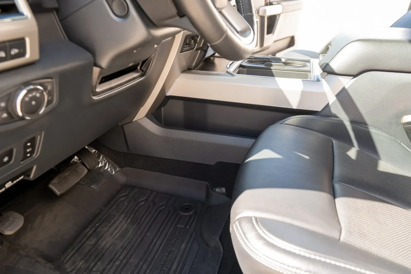2022 Ford F-350 Super Duty Lariat Dually — photograph 13