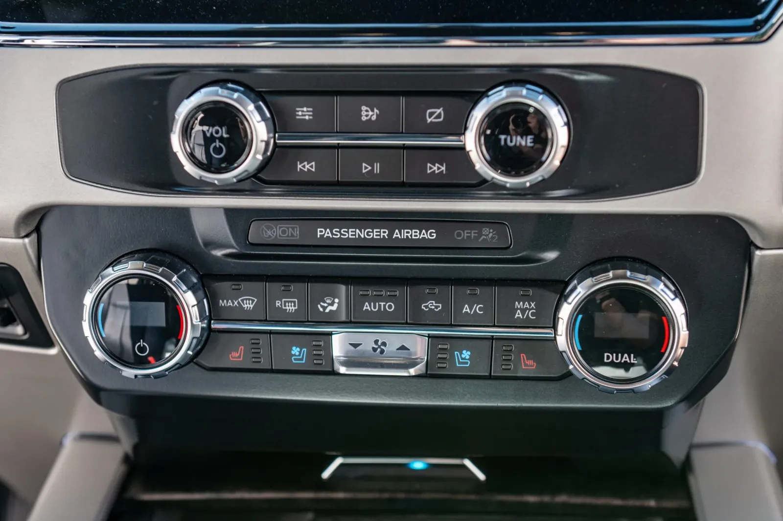 2022 Ford F-350 Super Duty Lariat Dually — photograph 17
