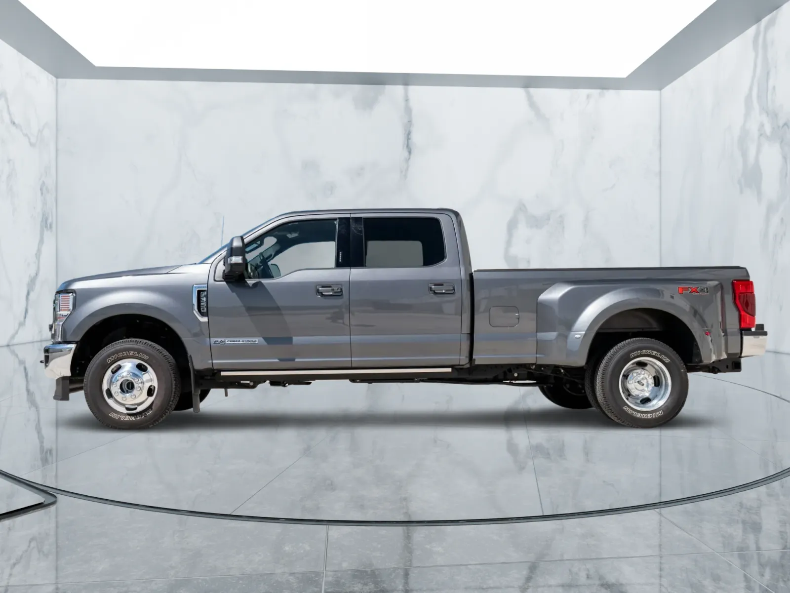 2022 Ford F-350 Super Duty Lariat Dually — photograph 2