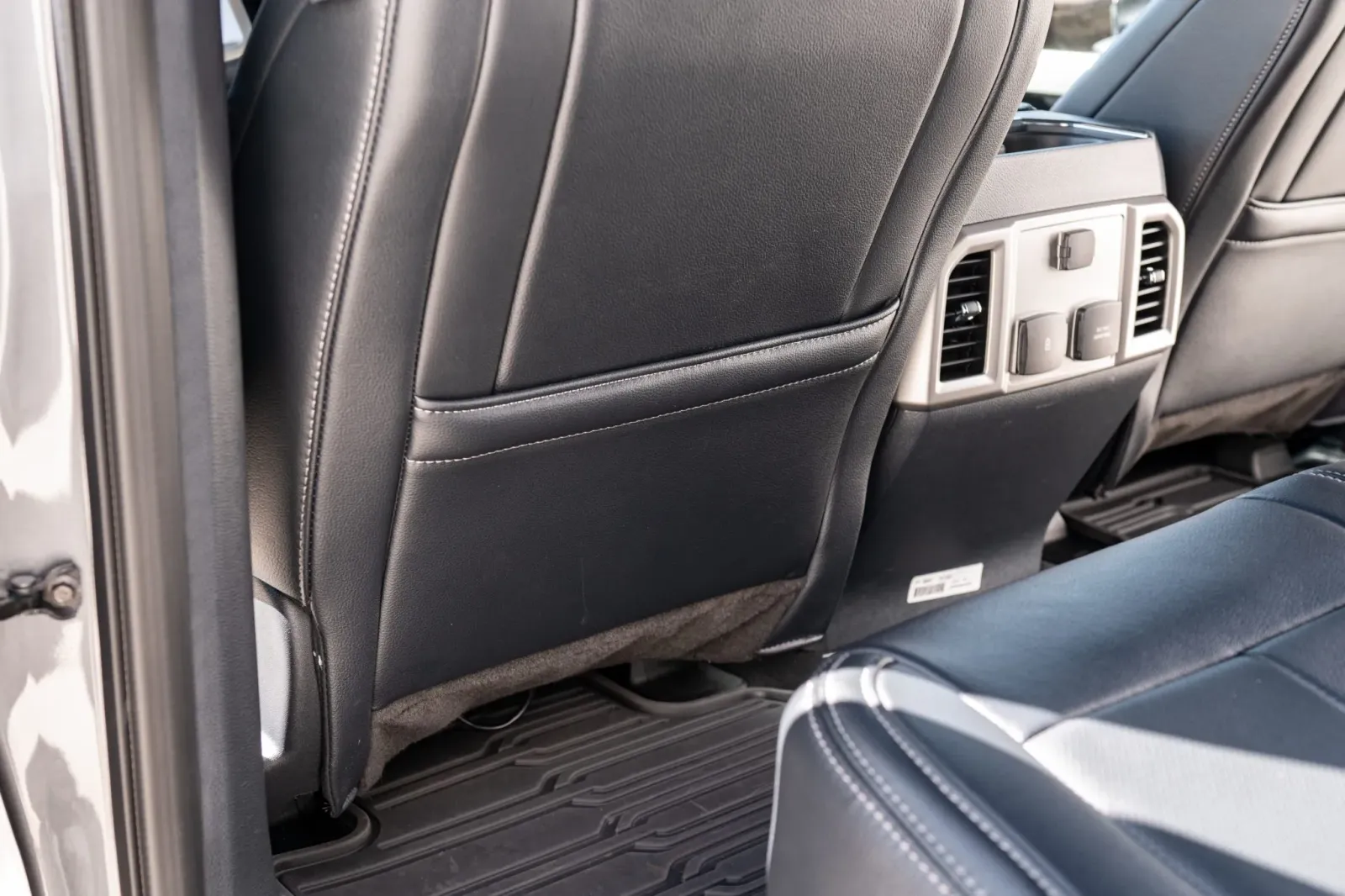 2022 Ford F-350 Super Duty Lariat Dually — photograph 21
