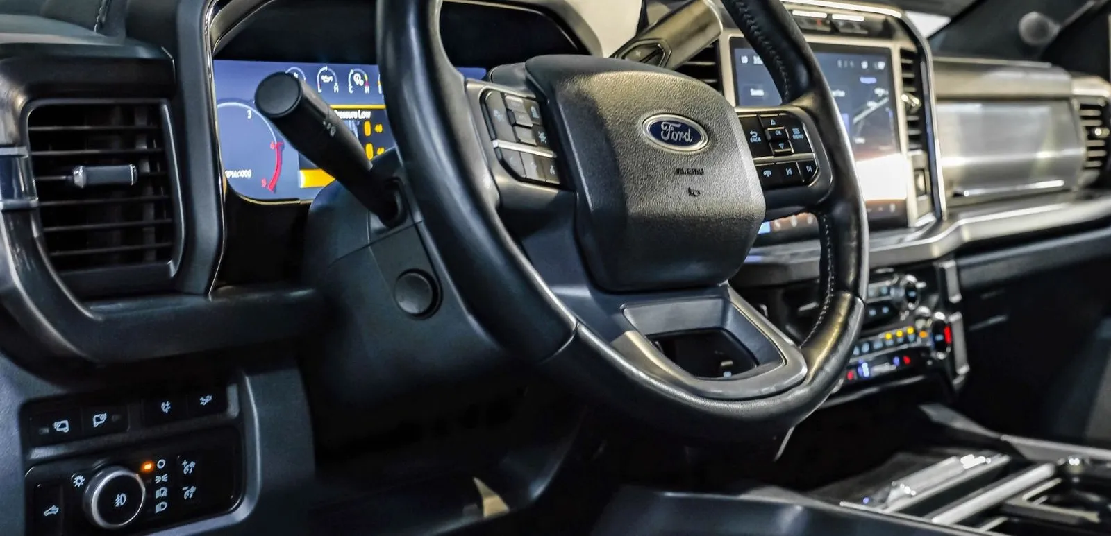 2024 Ford F-250 Super Duty Lariat — photograph 11