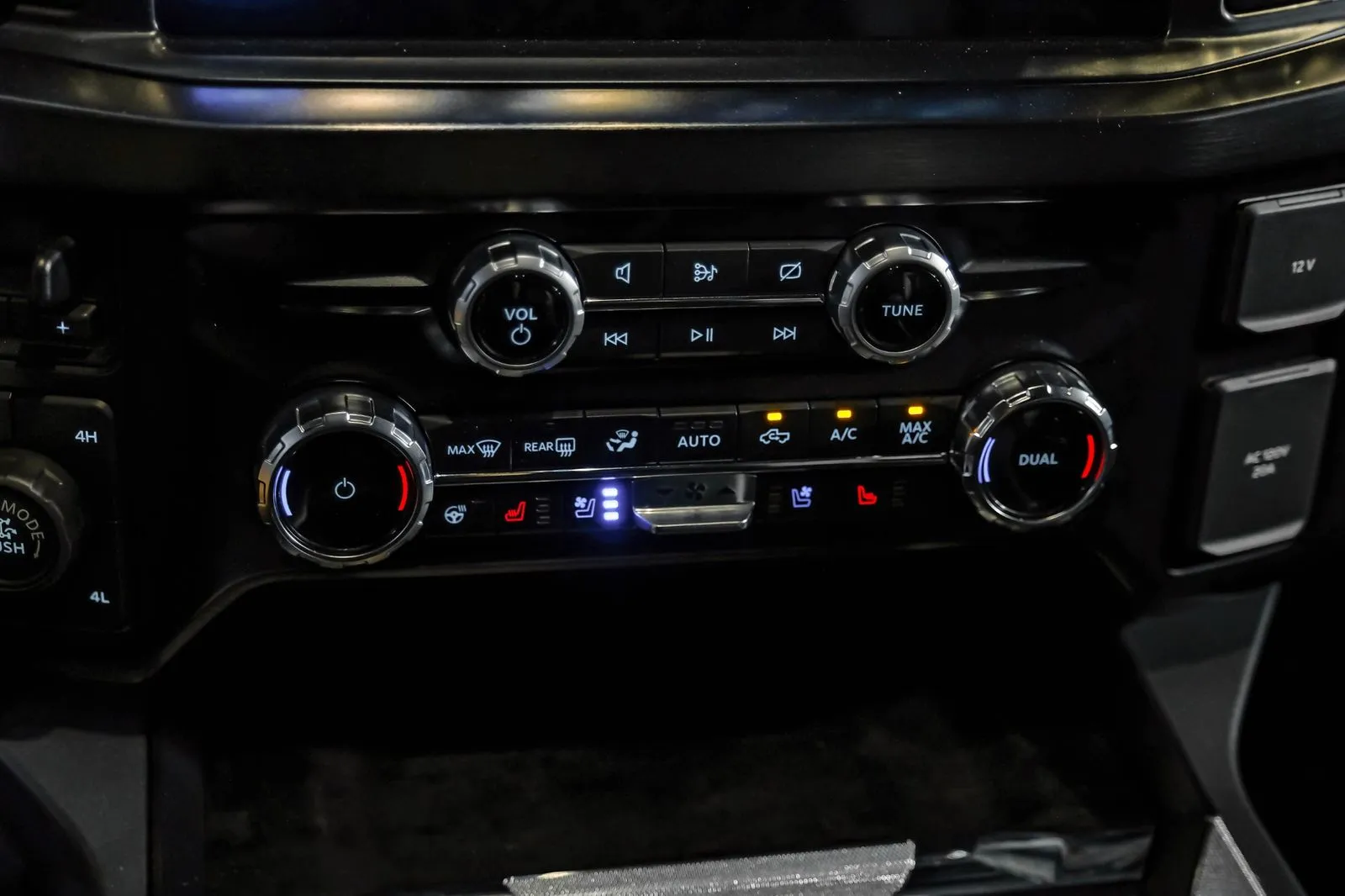 2024 Ford F-250 Super Duty Lariat — photograph 15