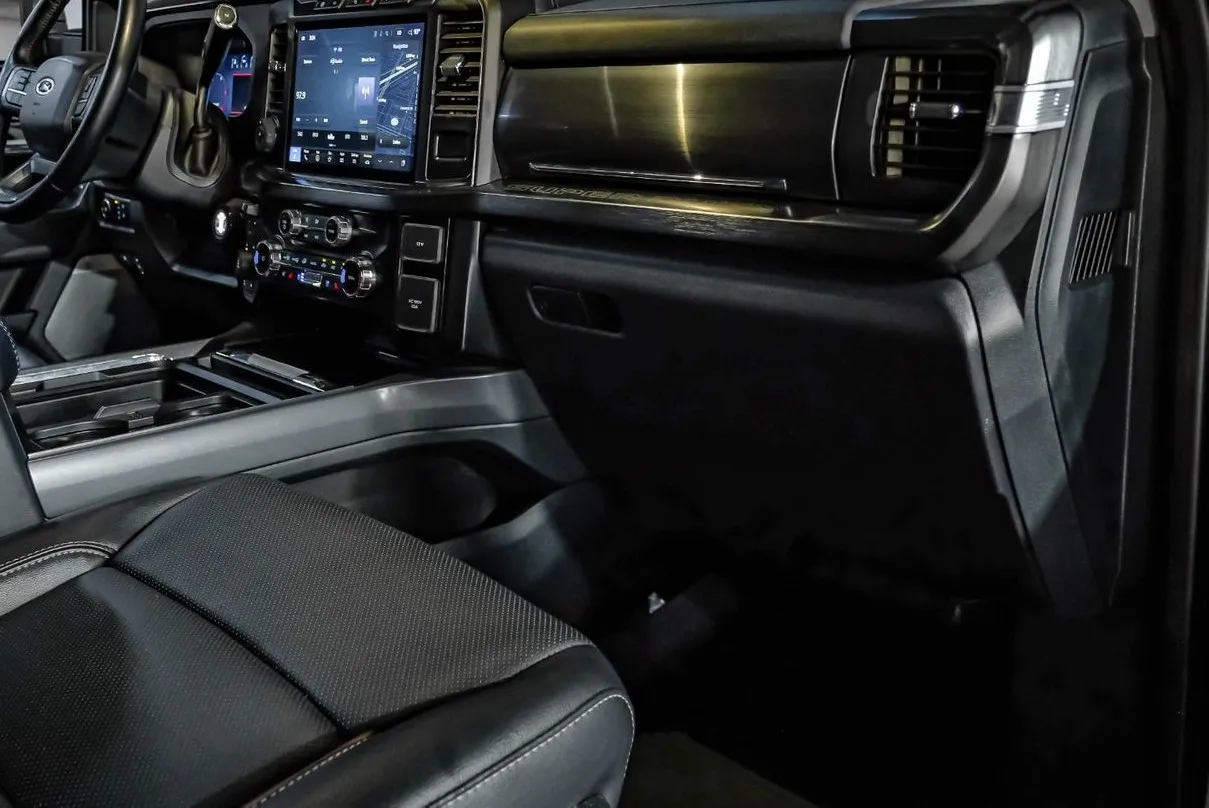 2024 Ford F-250 Super Duty Lariat — photograph 9