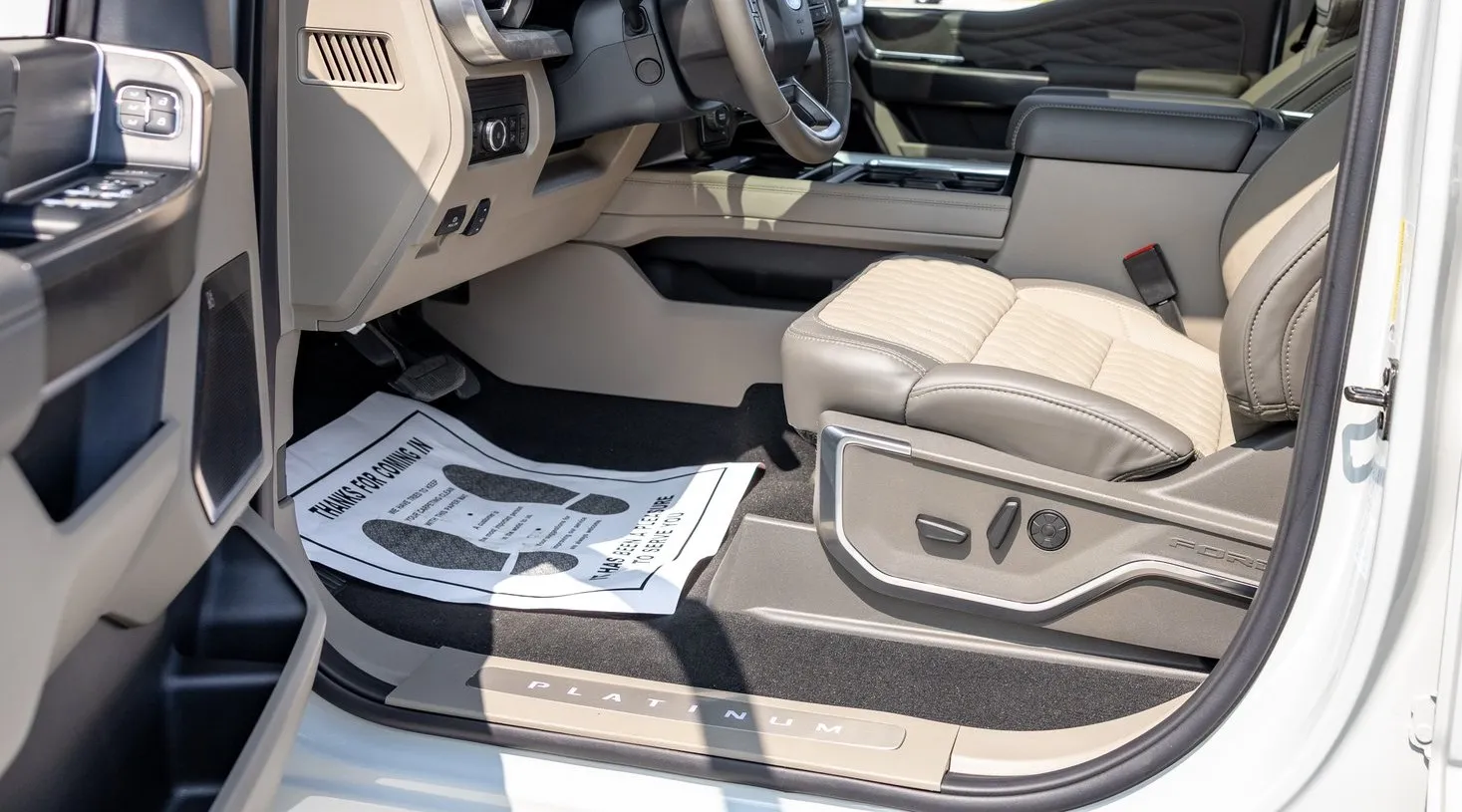 2025 Ford F-450 Platinum — photograph 10