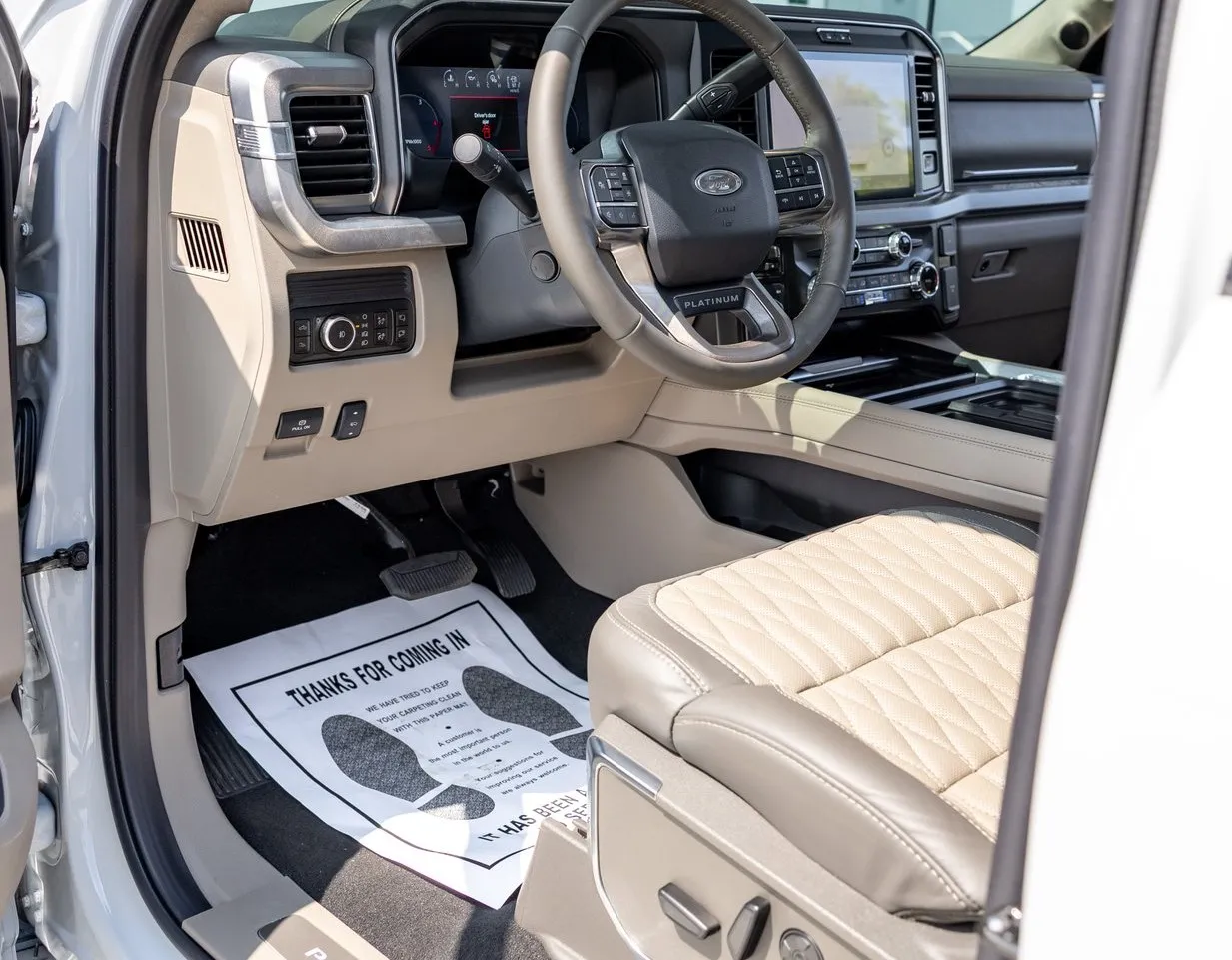 2025 Ford F-450 Platinum — photograph 11