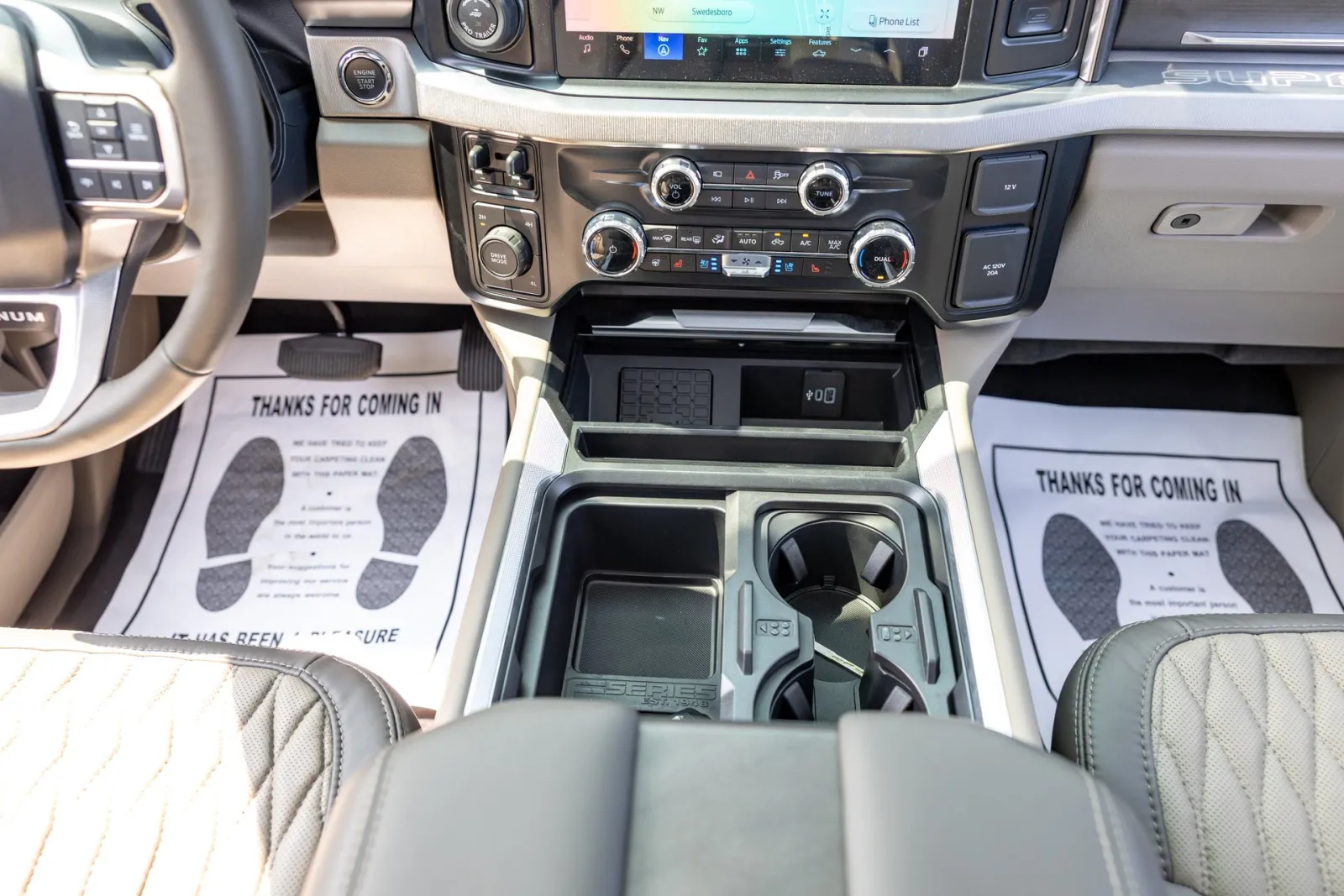 2025 Ford F-450 Platinum — photograph 14