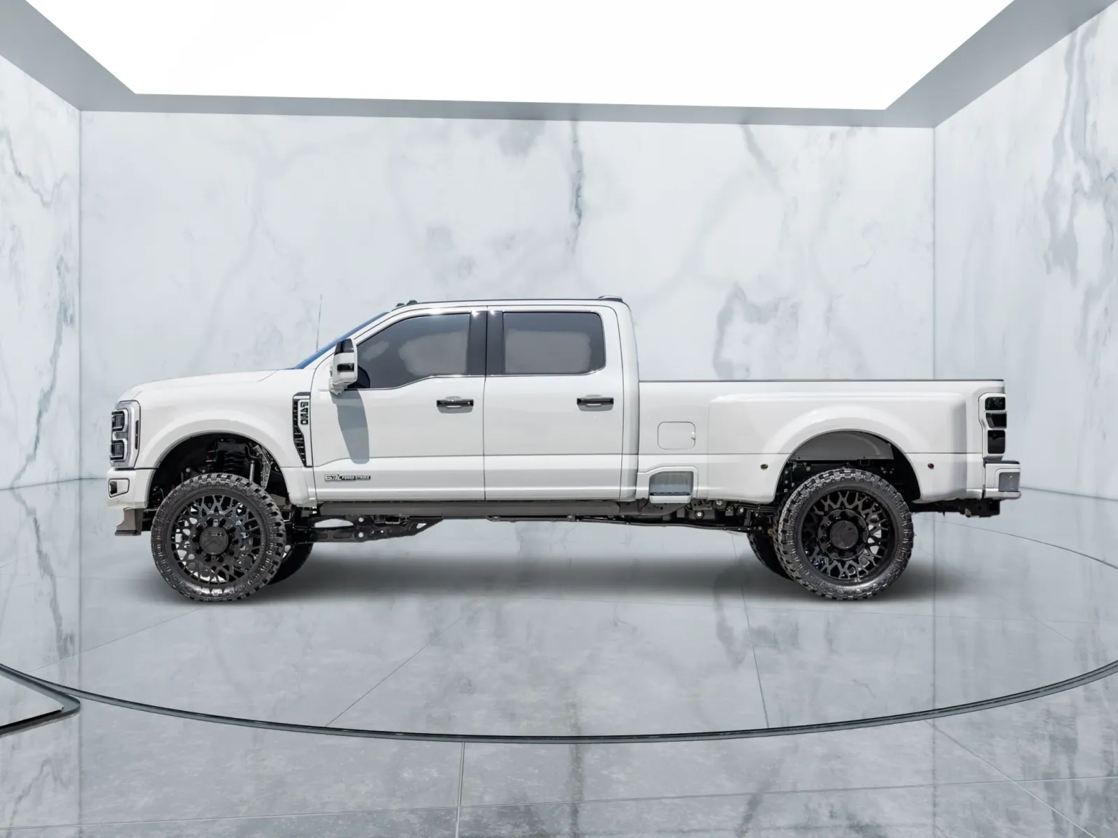 2025 Ford F-450 Platinum — photograph 2
