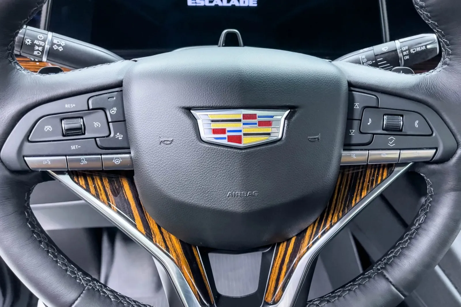 2023 Cadillac Escalade Premium Luxury — photograph 12