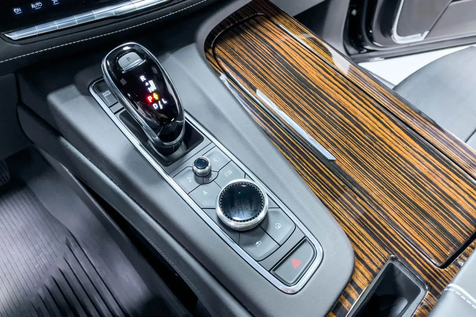 2023 Cadillac Escalade Premium Luxury — photograph 14
