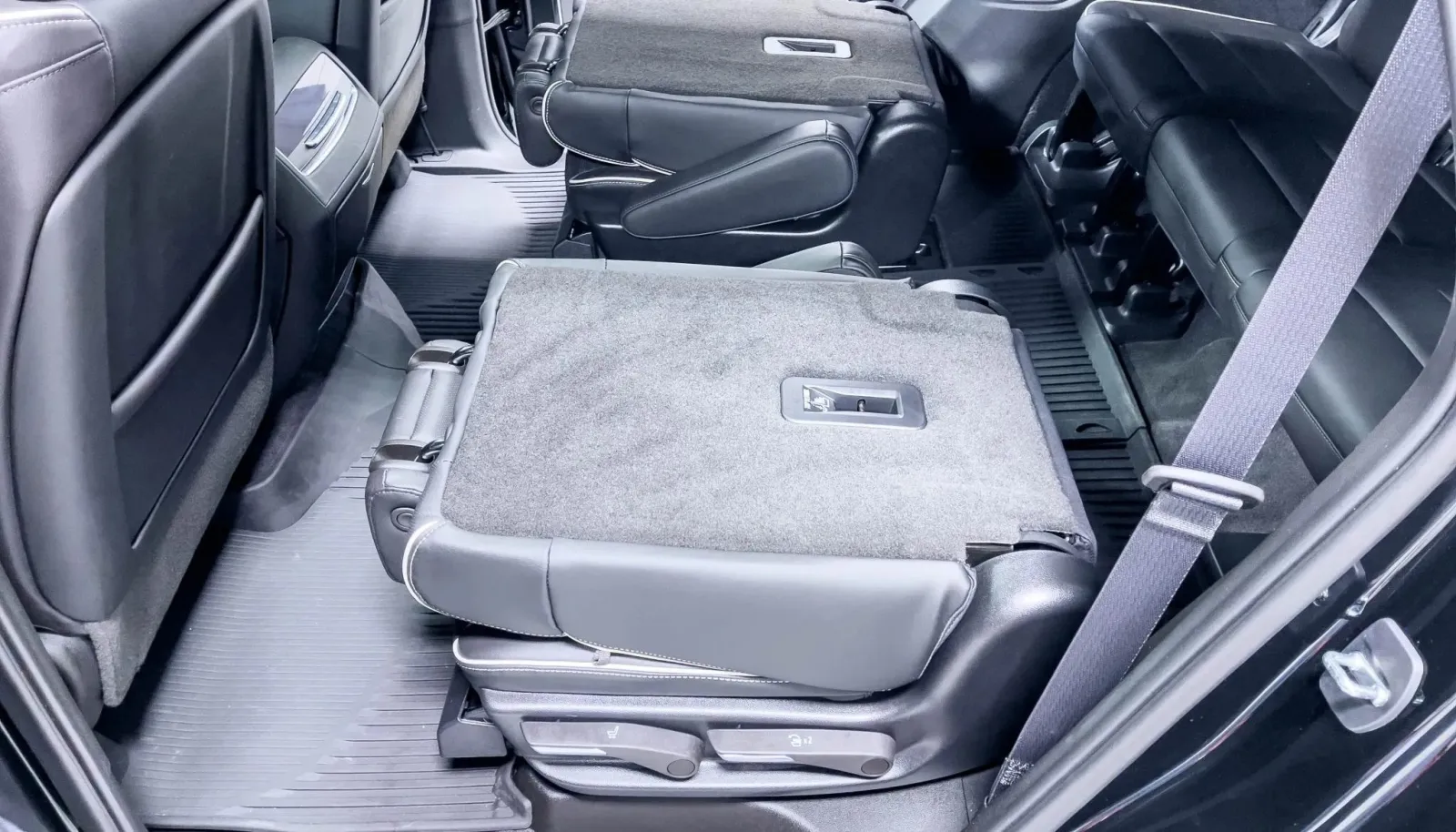 2023 Cadillac Escalade Premium Luxury — photograph 17