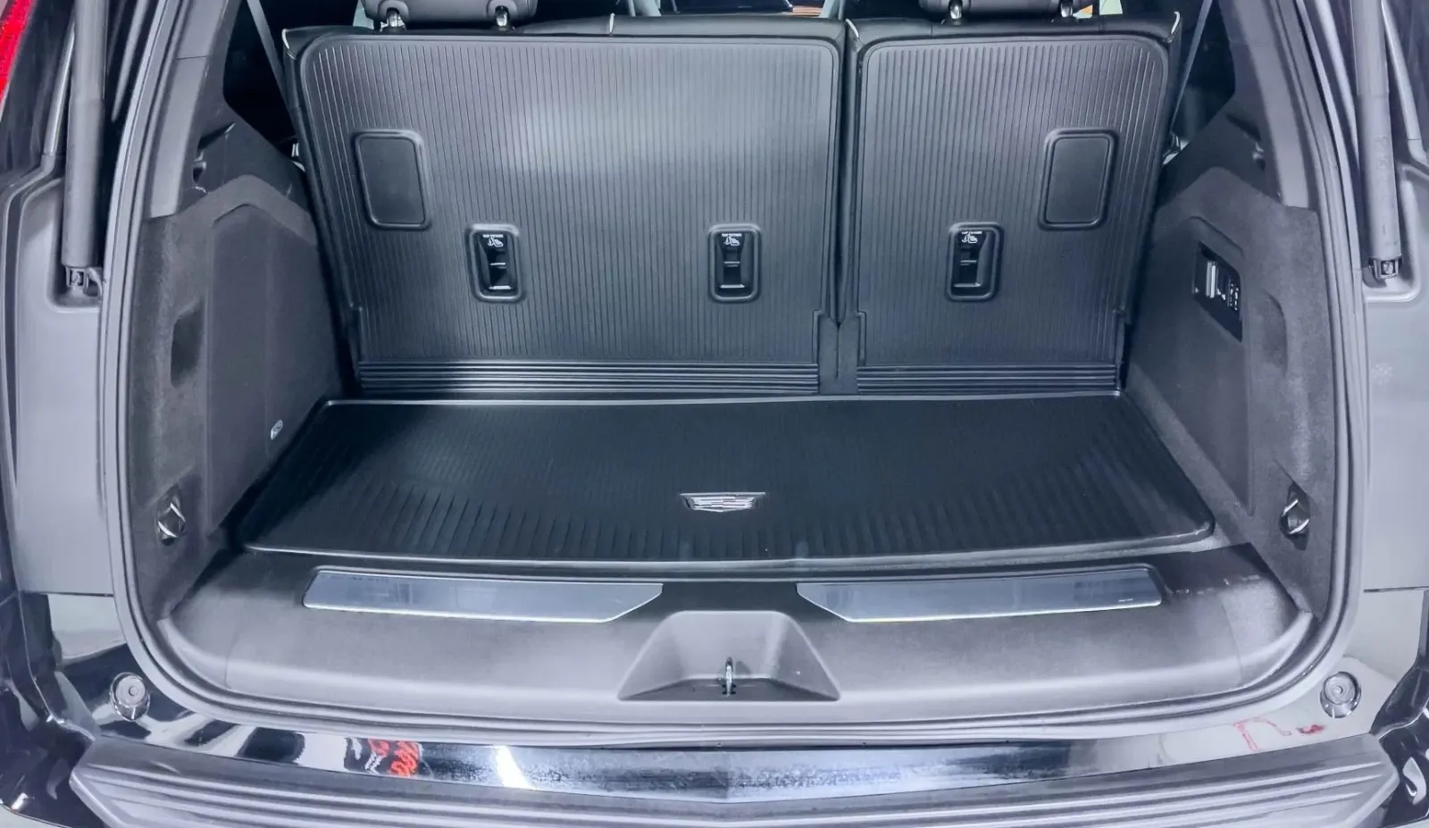 2023 Cadillac Escalade Premium Luxury — photograph 20