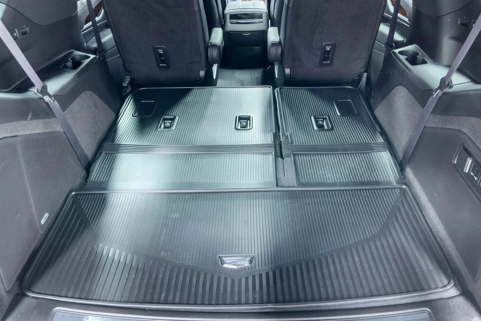 2023 Cadillac Escalade Premium Luxury — photograph 21