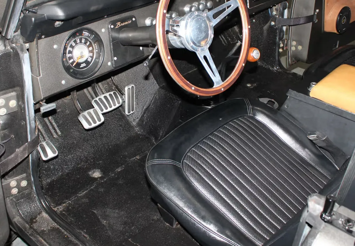 1976 Ford Bronco — photograph 11