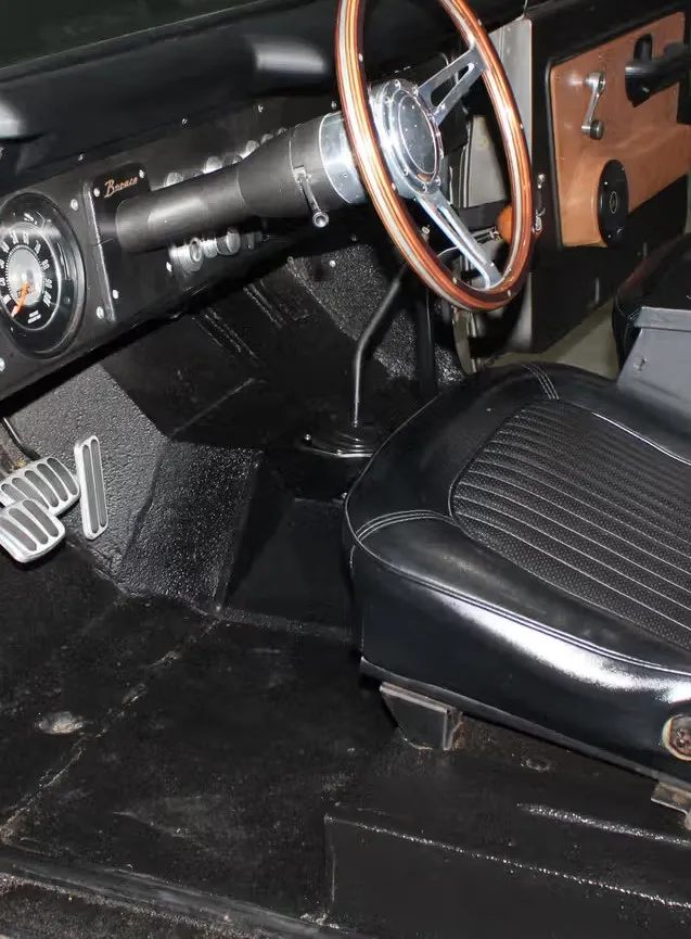 1976 Ford Bronco — photograph 9